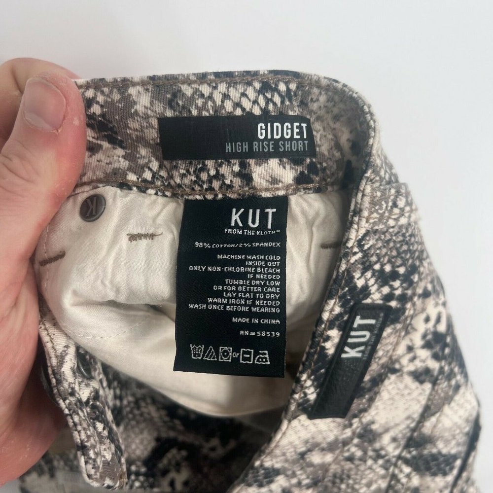 NWT KUT from the Kloth Denim High Rise Snake Print Gidget Shorts Womens 4 Black - Picture 8 of 10